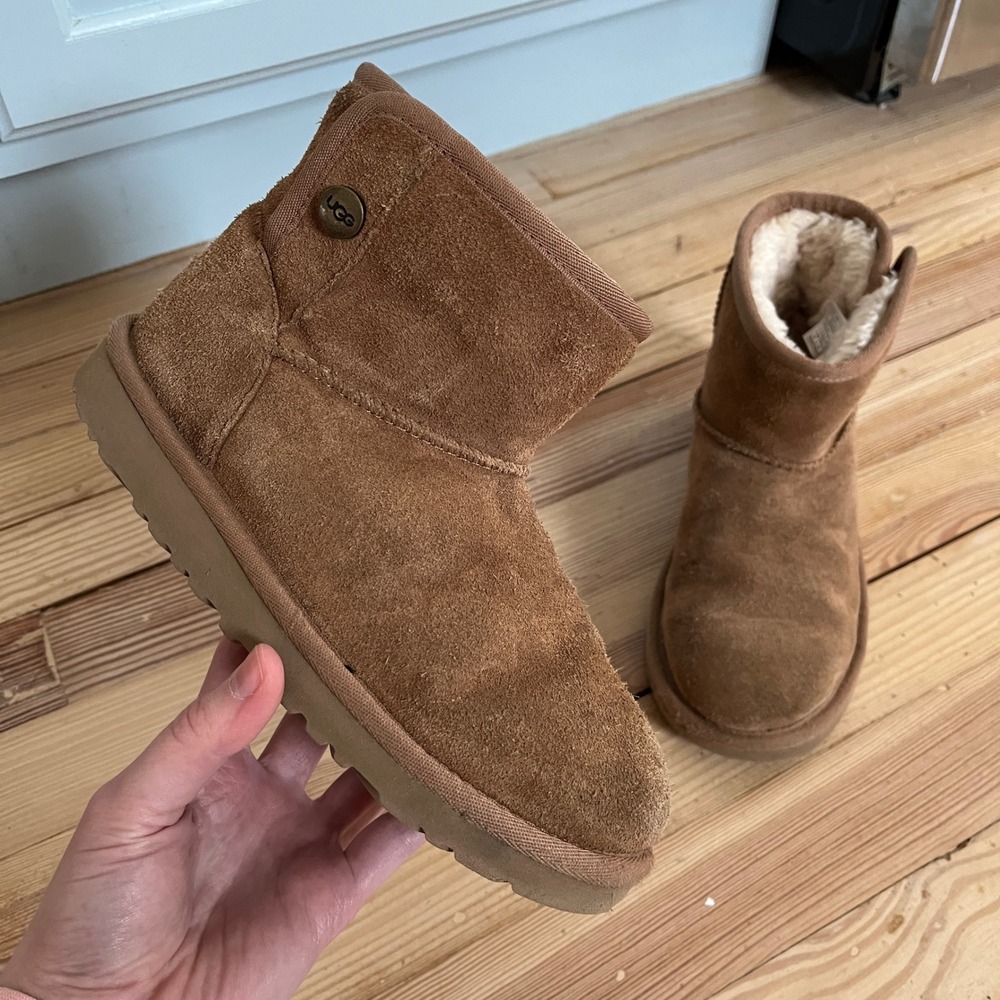 UGG Classic Mini Button Chestnut Suede Shearling Boots 1116140 Kids Size 3 Brown